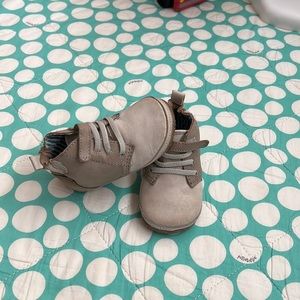 Robeez baby shoes. 9-12 months.